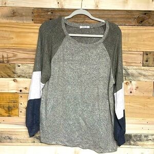 Bryon Bay size large color block terrycloth soft brush long sleeve top